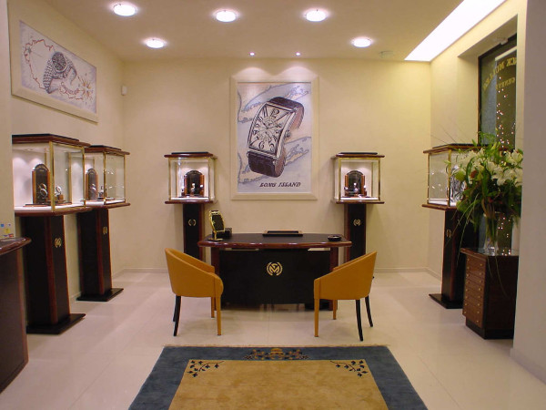 How to furnish a luxury jewellery store